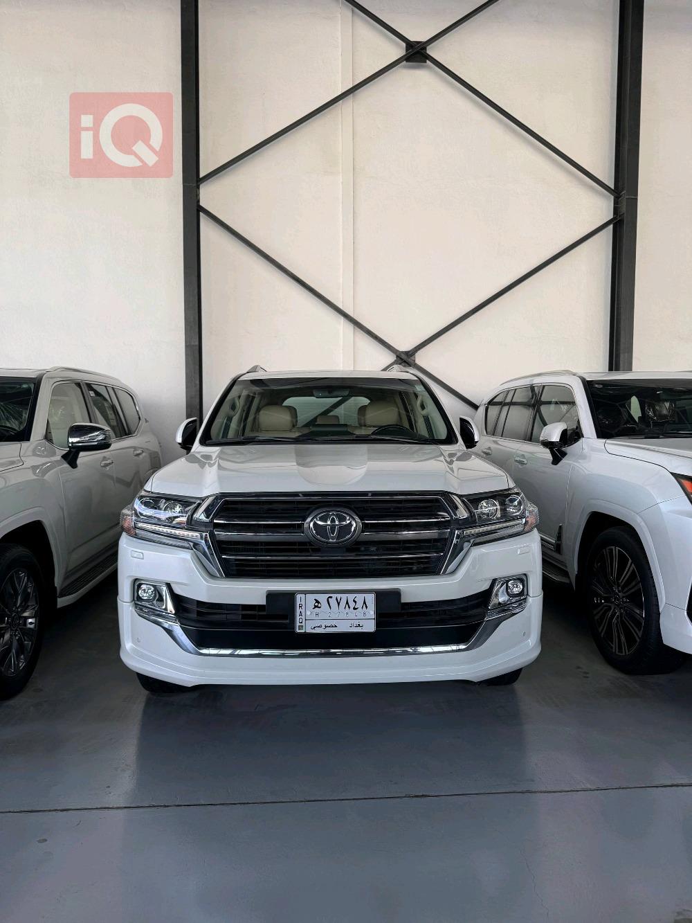 تۆیۆتا لاند کروزەر